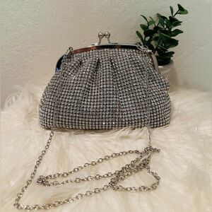 New Jessica McClintock Silver Kiss lock Clutch Crossbody Very Elegant